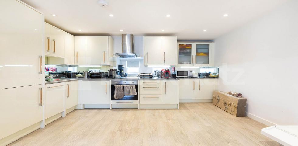 			STUNNING 1 BEDROOM APARTMENT, 1 Bedroom, 1 bath, 1 reception Flat			 Avenue Road, Seven Sisters-Harringay